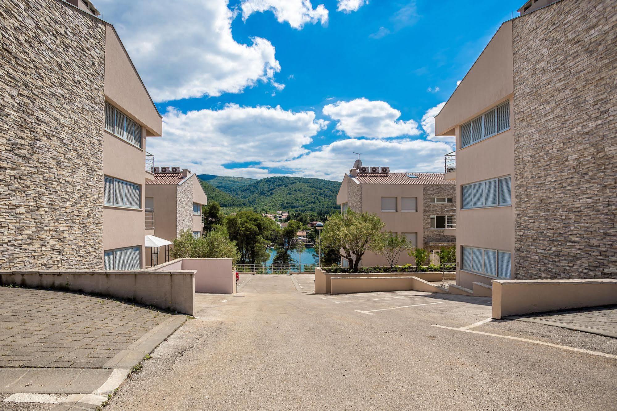 Madrugada Apartments Stari Grad  Zewnętrze zdjęcie