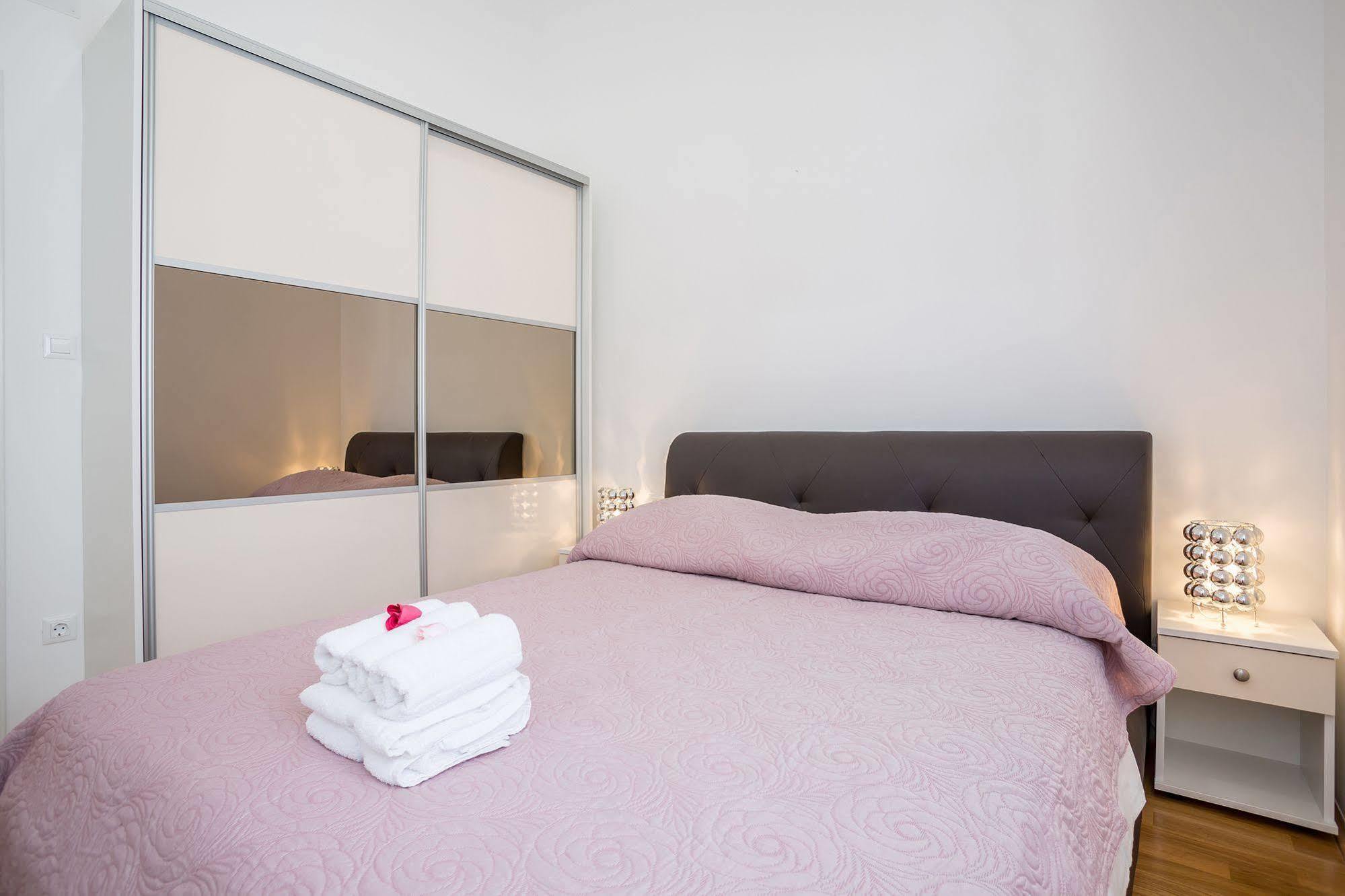 Madrugada Apartments Stari Grad  Zewnętrze zdjęcie
